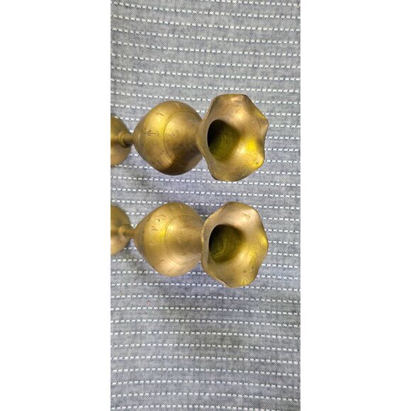 Two Vintage Brass Vases with etched floral and foliage patterns - Picture 4 of 7